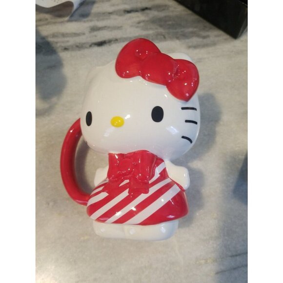 Hello Kitty Christmas Coffee Cup Red and white - Picture 2 of 5